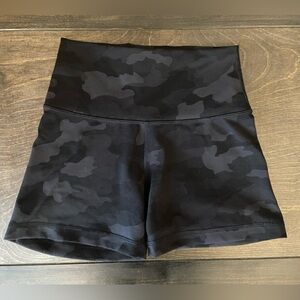 Lululemon Wunder Train Contour Fit High-Rise Short 4”